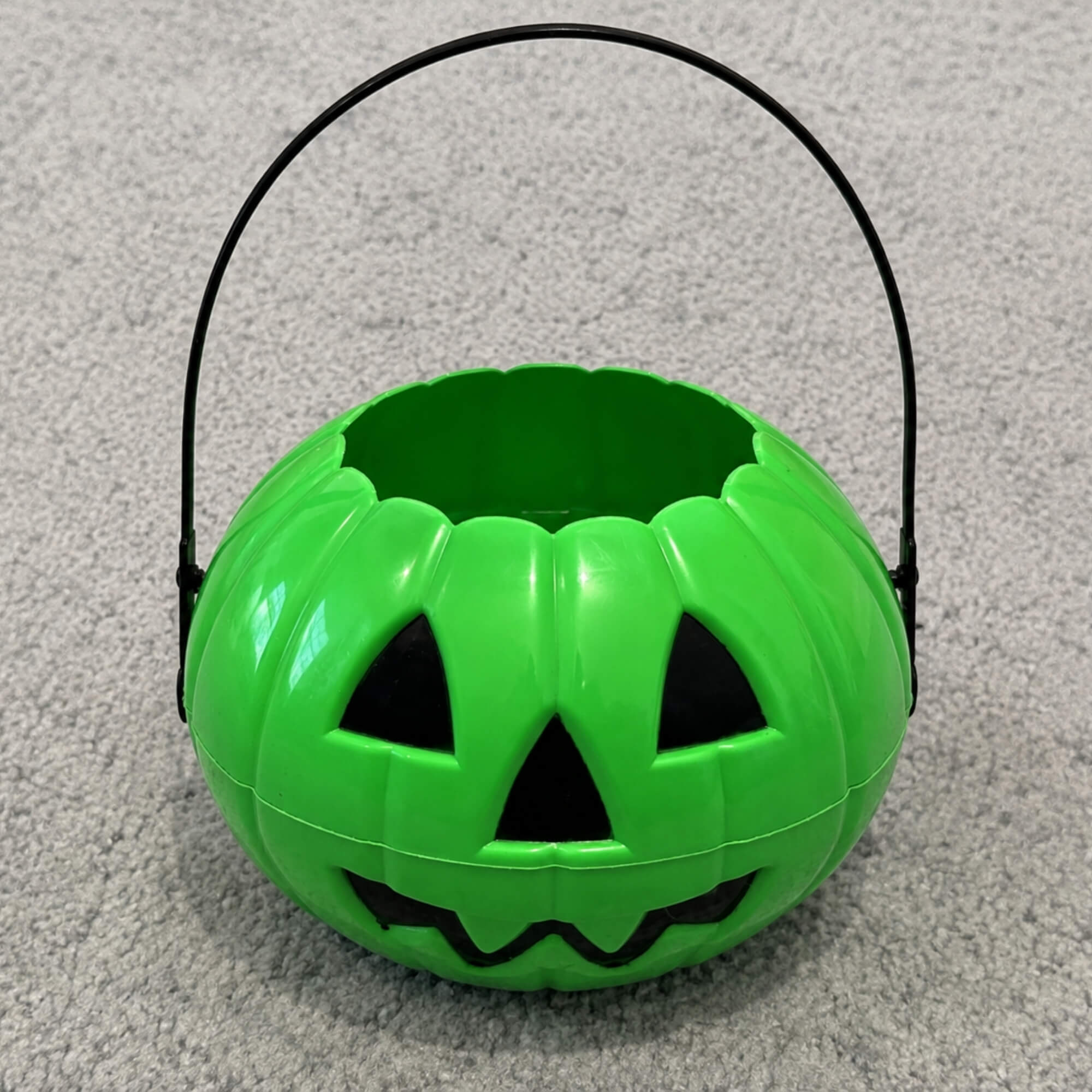 Green Halloween trick-or-treat candy bucket